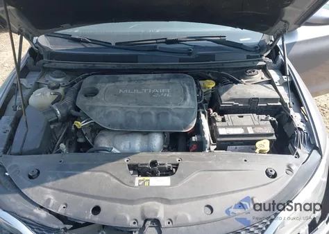 2015 Chrysler 200 Limited z USA, uszkodzony, nr VIN 1C3CCCAB8FN572228